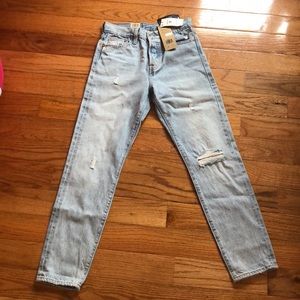 Women’s Light Washed Ripped Jeans